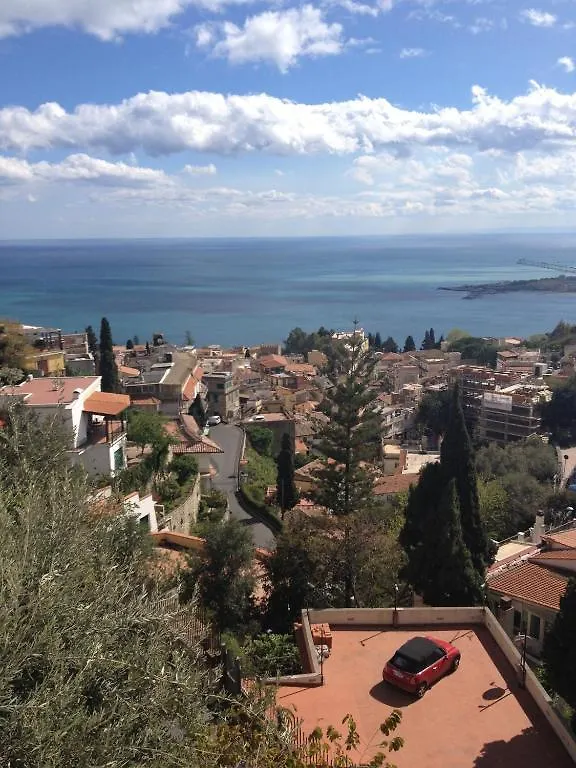 **  Villa Greta Hotel Rooms & Suites تاورمينا إيطاليا