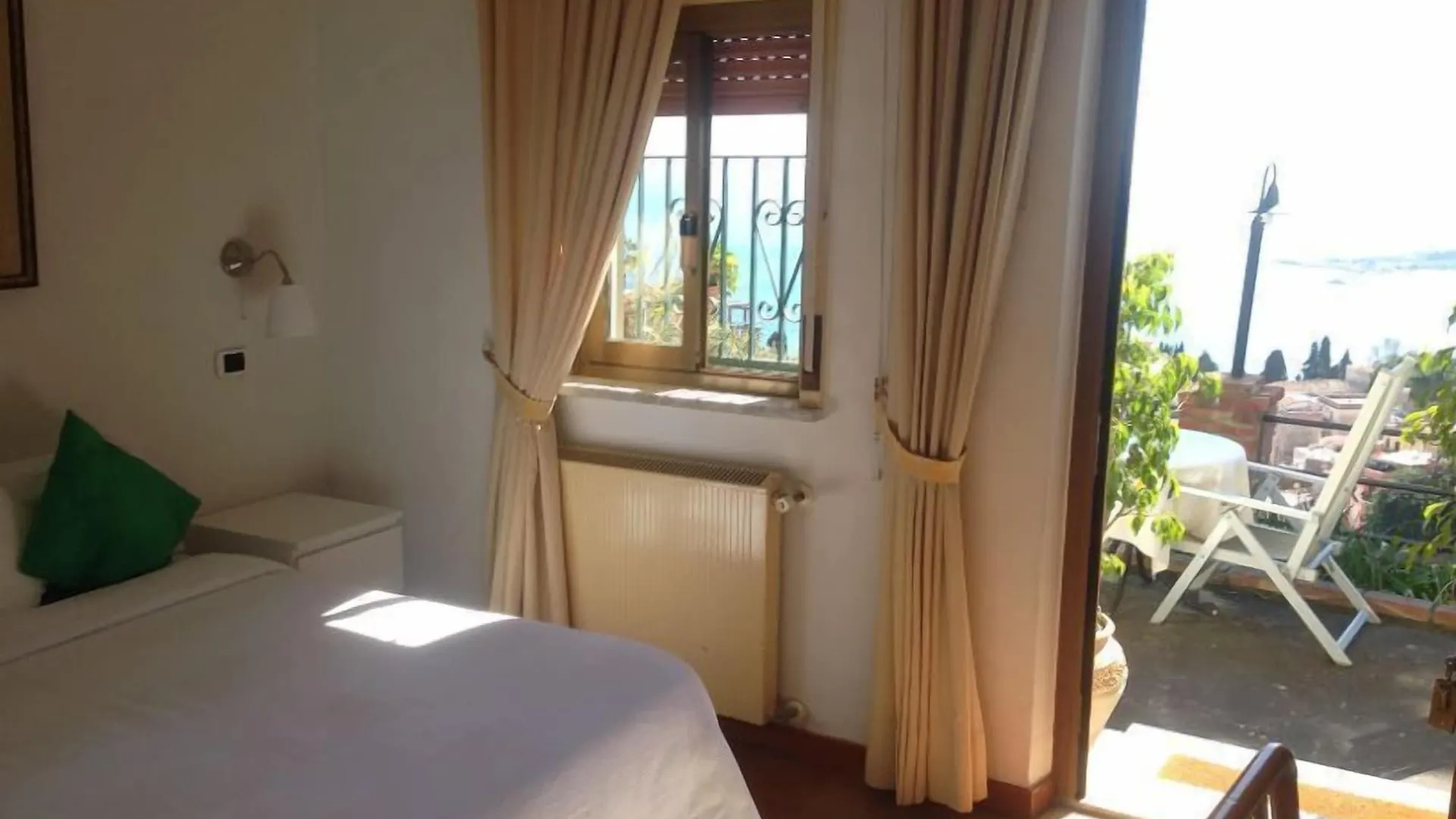 **  Villa Greta Hotel Rooms & Suites 陶尔米纳 意大利