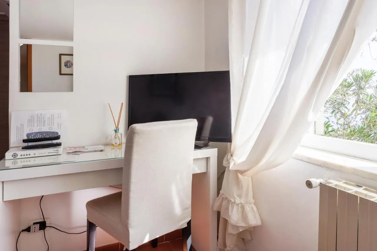 Villa Greta Hotel Rooms & Suites 陶尔米纳